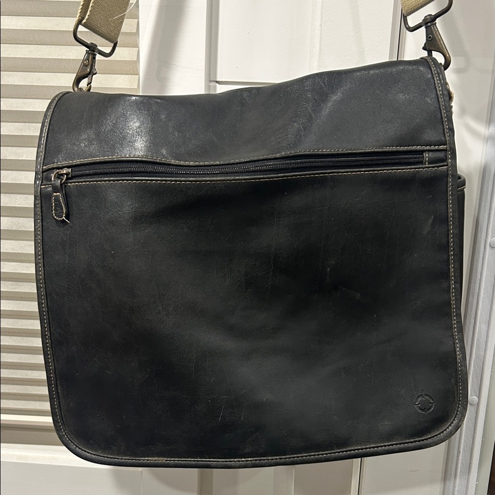 Franklin Covey Vintage Messenger bag w/ multiple pockets and slots.